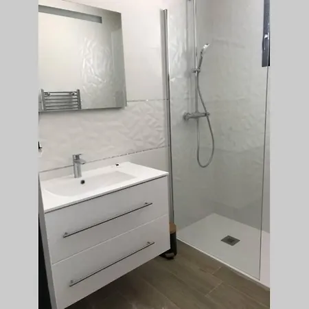 Maison Face Acces Plage, 4 Chambres, 11 Personnes *