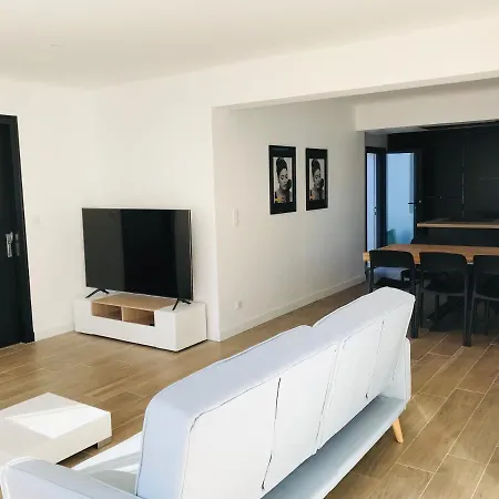 Maison Face Acces Plage, 4 Chambres, 11 Personnes *