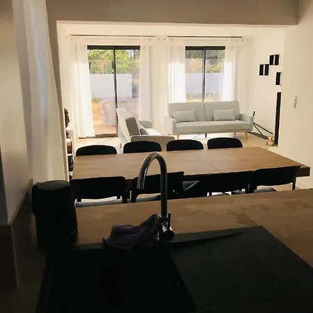 Maison Face Acces Plage, 4 Chambres, 11 Personnes بيت للعطل *